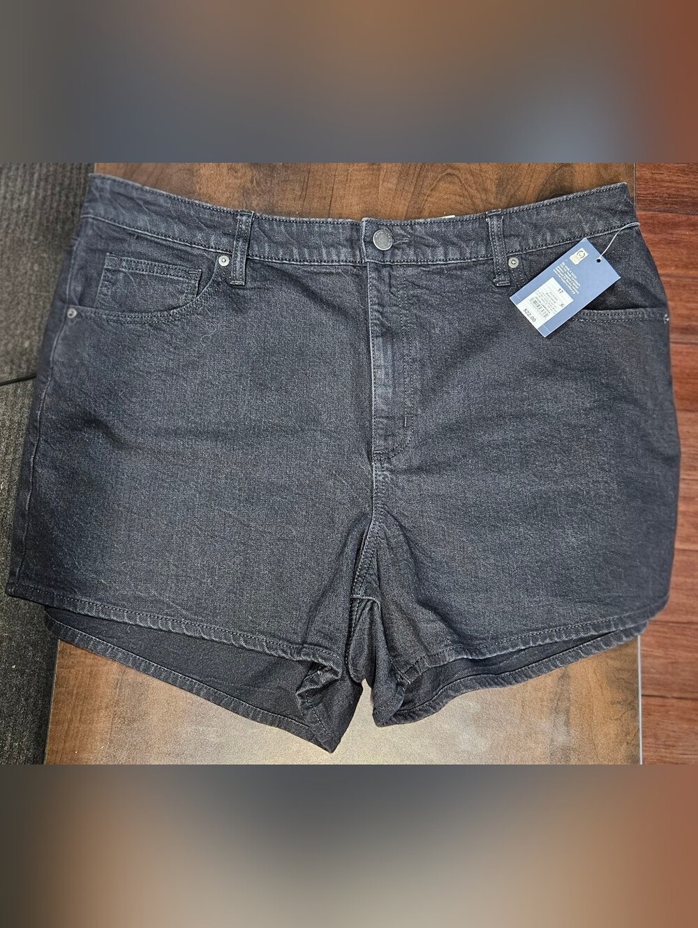 Size 17 Universal Threads 90's No Fade Black Cut Off Shorts